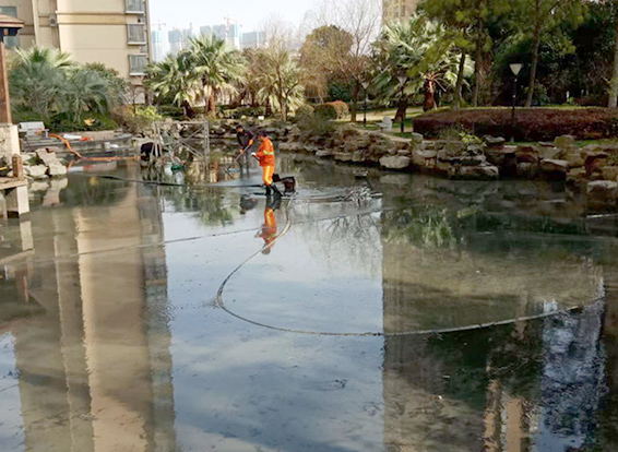 松潘景观池淤泥清理